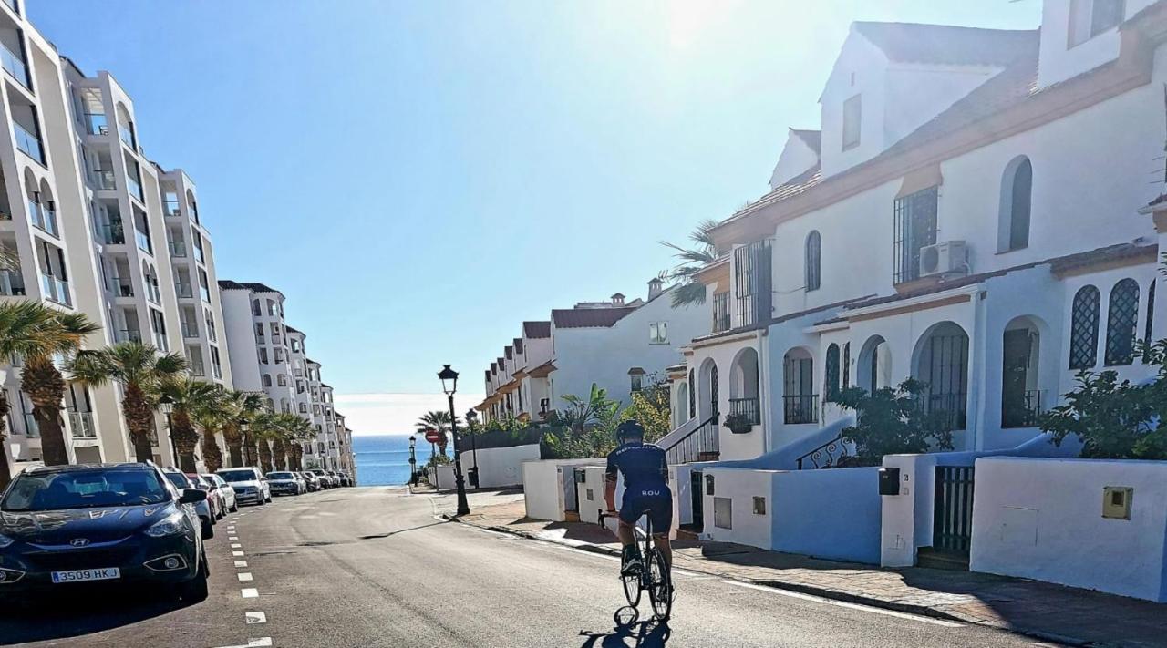 Lovely Apartment Centrally Located In Estepona Exterior foto